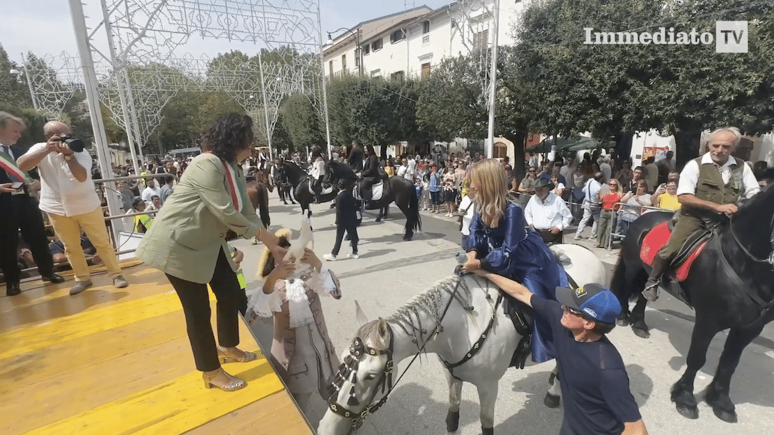 Bovino viert de Madonna di Valleverde, de historische rit gewonnen door Ilaria Burdo op Ciro