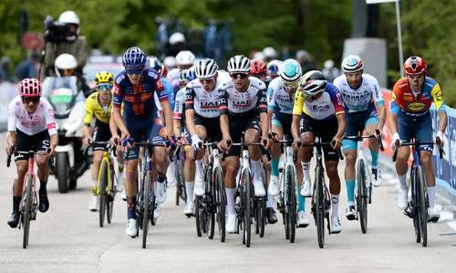Del Toro moves up to third place in the Giro