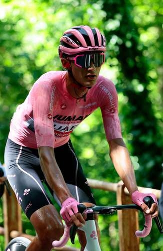 Isaac del Toro mantiene por novena etapa consecutiva la maglia rosa