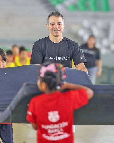 O esporte protege as crianças da pobreza: Saviola