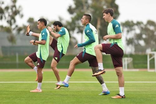México abre la Copa de Oro entre la ilusión y temores de su afición