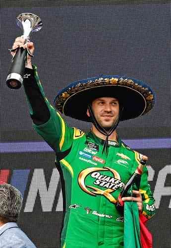 Daniel Suárez remonta 38 posiciones y conquista la Nascar Xfinity