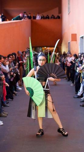 Alumnos de La Esmeralda mostraron en pasarela sus fusiones de arte y moda