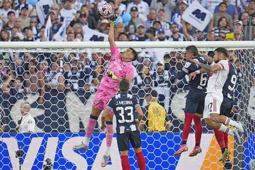 Viel Leidenschaft und wenig Spiel: Rayados und River Plate trennen sich unentschieden