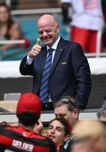 Dünya Kupası öncesinde FIFA'dan göçmen karşıtı politikasına karşı konuşması isteniyor.