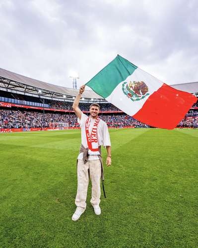 They pay tribute to Chaquito