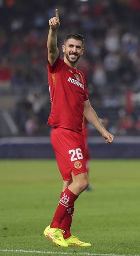 Toluca kommt zurück und malt das Yankee Stadium rot