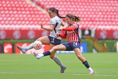 Licha Cervantes redt een gelijkspel voor Chivas