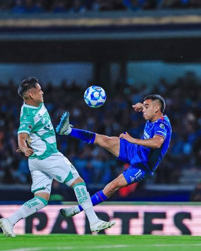 Cruz Azul trionfa e si avvicina alla vetta