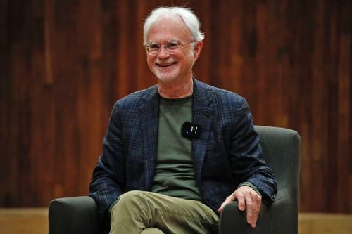 „Ich identifiziere mich sehr mit Mark Twain wegen seines Sinns für Humor“: John Adams