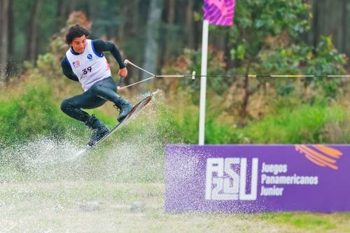 Diego Monsalve zdobywa złoto w wakeboardzie na nartach wodnych