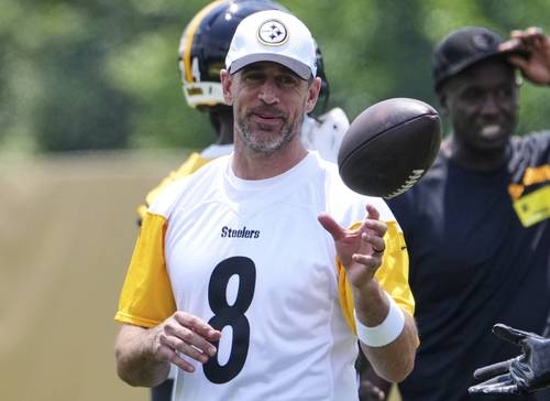 Aaron Rodgers, der letzte Quarterback der alten Garde, beginnt die letzte Episode mit den Steelers.