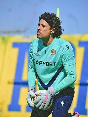 Ochoa subisce cinque gol a Cipro