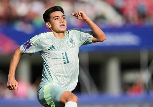 Gilberto Mora strzela dwa gole i utrzymuje drużynę U-20 w grze