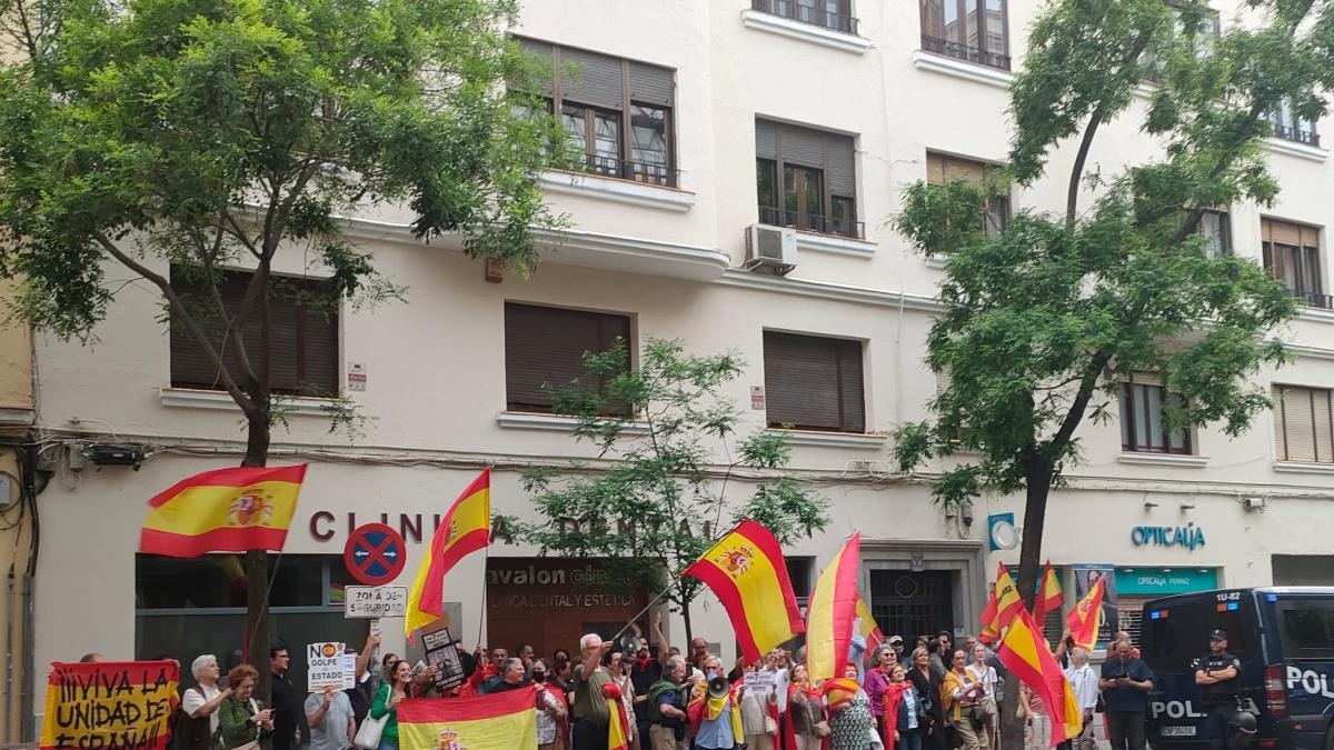Demônios, cães e carrapatos