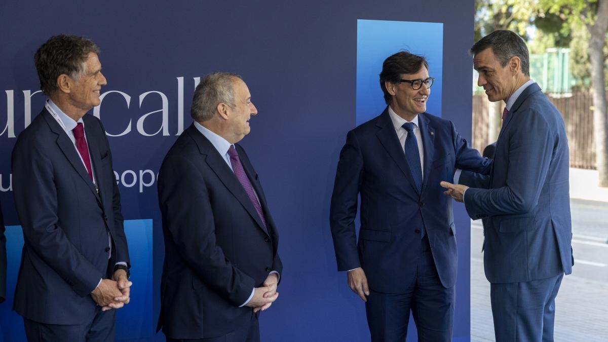 Sánchez toma las riendas de la opa BBVA-Sabadell con una consulta pública inédita
