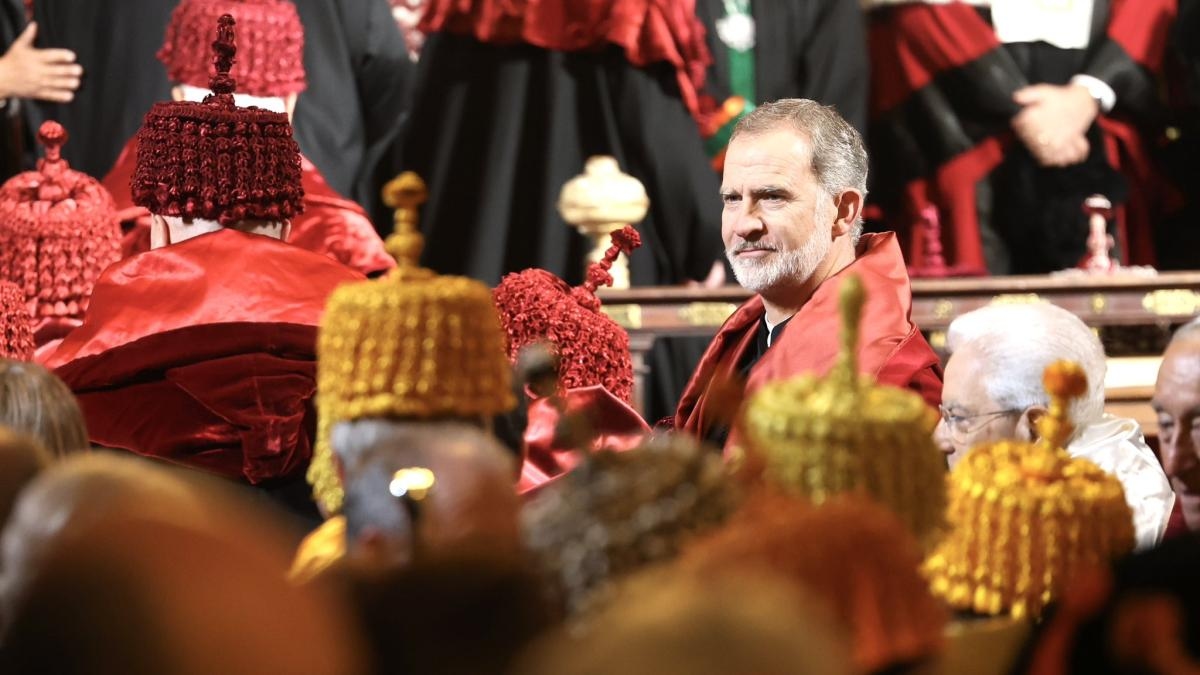 Król otrzymuje swój trzeci tytuł doktora honoris causa w ciągu sześciu miesięcy