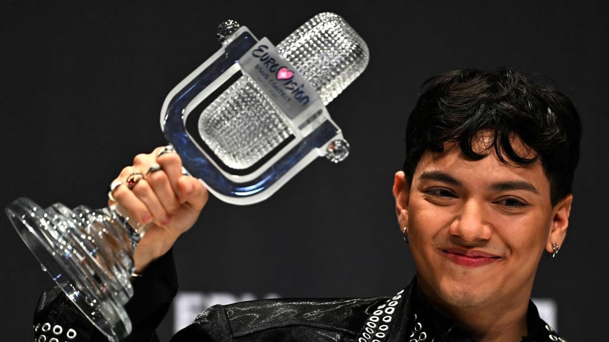 Österreich heißt die Olympiasieger nach ihrem Sieg beim Eurovision Song Contest mit Jubel, Umarmungen und Rosen zu Hause willkommen.