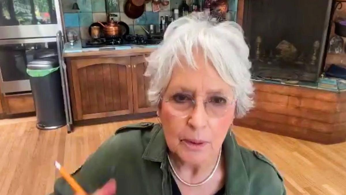 Joan Baez singt für La Vanguardia eine Hymne zum Widerstand gegen Trump.