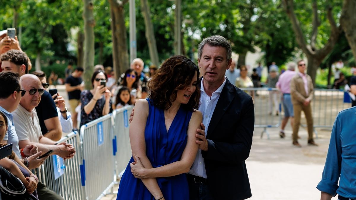 Ayuso bloqueia mudanças, mesmo com grosseria