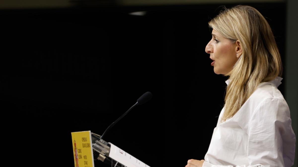Díaz bekräftigt ihre Unterstützung für Sánchez, fordert jedoch ein Ende der Anwendung der Sondergerichtsbarkeit.