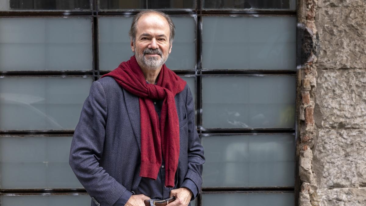Juan Villoro: “Las máquinas, pobrecitas ellas, aún no saben sufrir como nosotros”