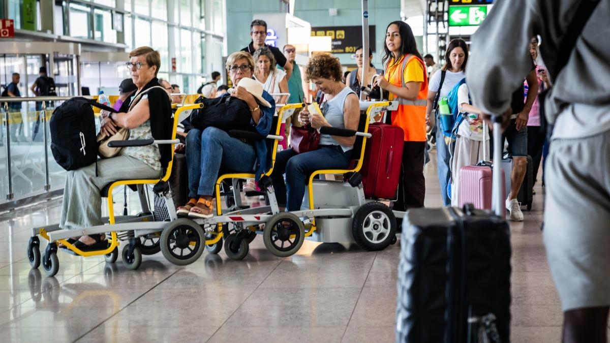 Le aziende turistiche respingono l'aumento delle tasse aeroportuali proposto da Aena.