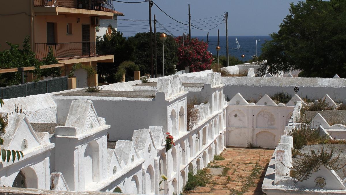 Un cementerio junto al mar