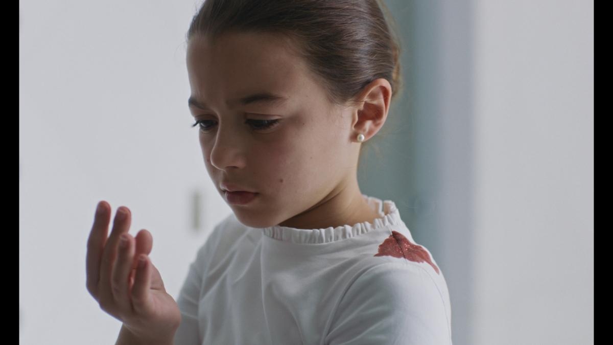 When a red stain is a problem: the taboo of the first rule from magical realism
