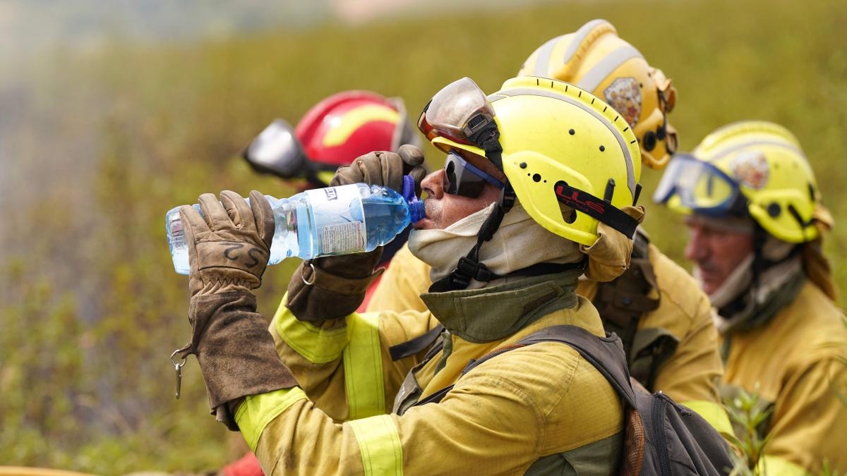 Gli incendi stanno alimentando la rabbia politica e riaccendendo le tensioni tra il governo e il Partito Popolare.