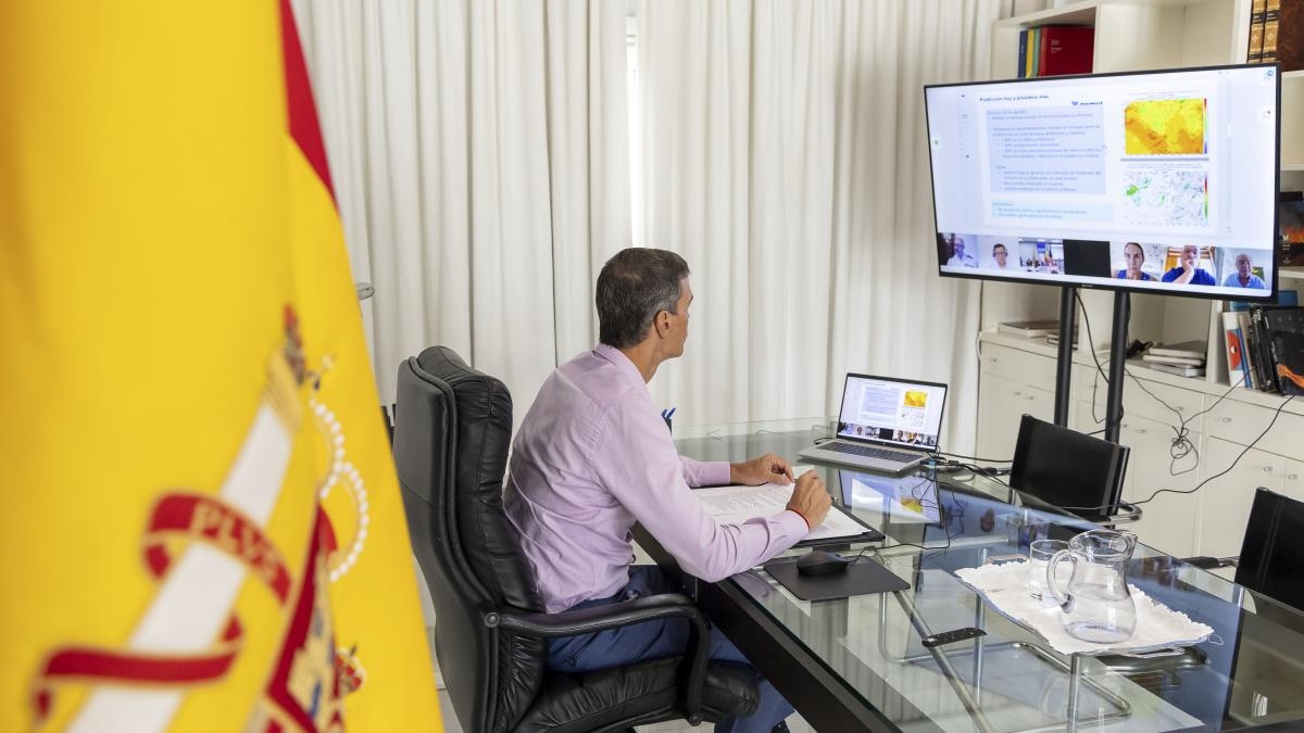 Oggi il presidente visita gli incendi di Ourense e León e la lotta politica continua.