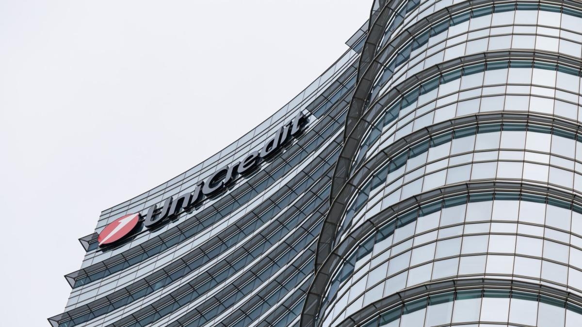 In Europa vinden veel bankfusies plaats, te midden van vijandige overnames en politieke weerstand.