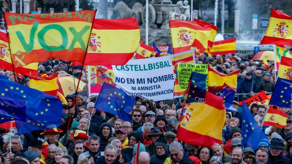 Vox konsolidiert sein Wachstum dank der Einwanderung und der Erosion der PSOE