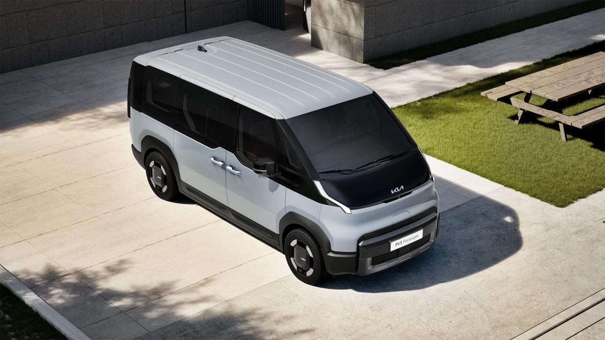Kia reinventa el concepto de monovolumen con su futurista y minimalista PV5, un vehículo eléctrico que llega a España desde 25.000 euros