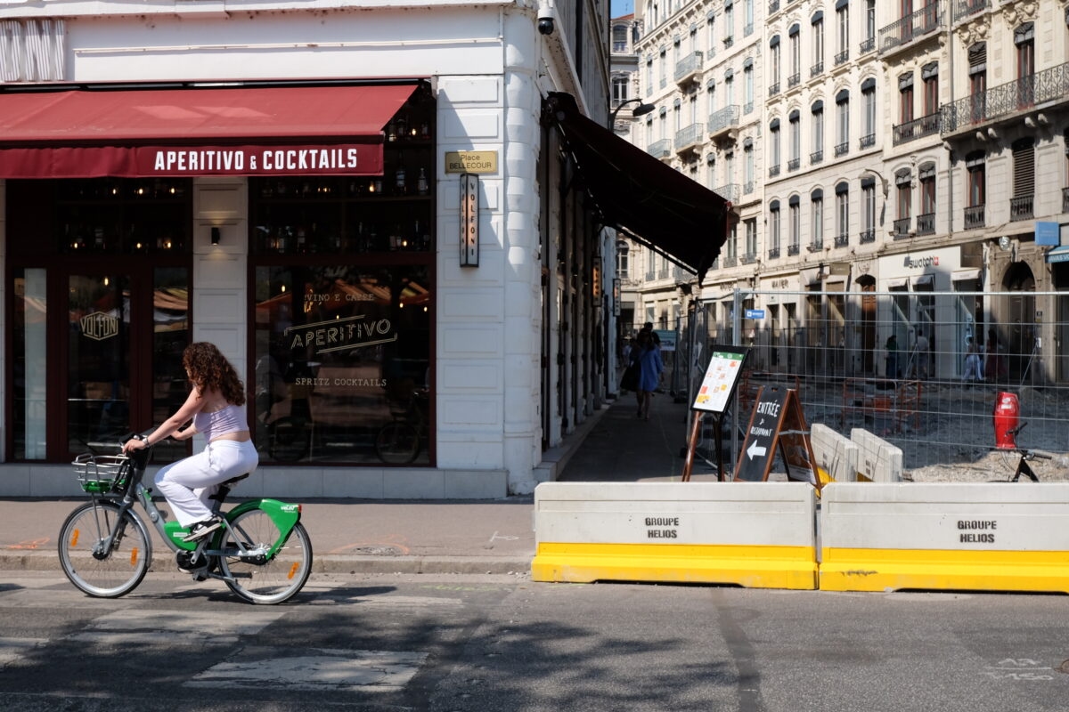 De beperkte verkeerszone in Lyon, tussen wachten en ondervragen