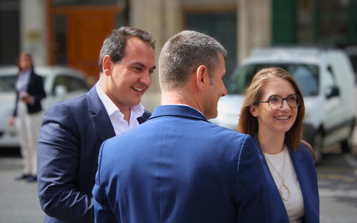 "Não sei do que ele tem medo": Ministra Aurore Bergé ataca Grégory Doucet durante visita a Lyon