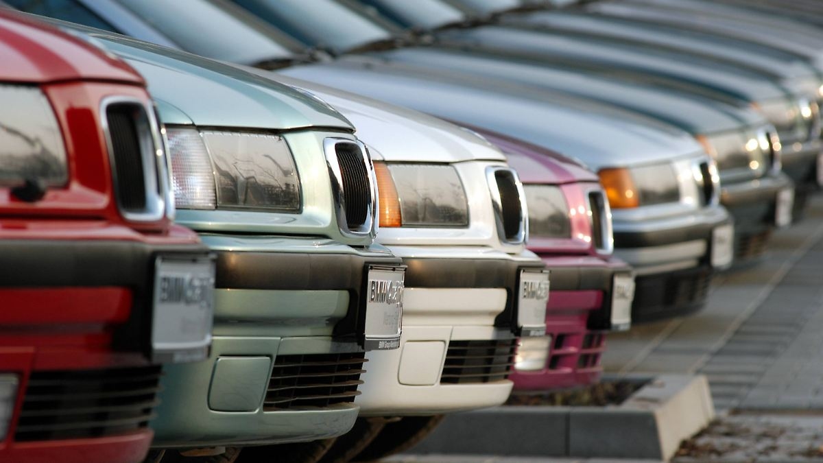 In calo le vendite di auto elettriche: l'associazione di lobby teme multe "dannose"