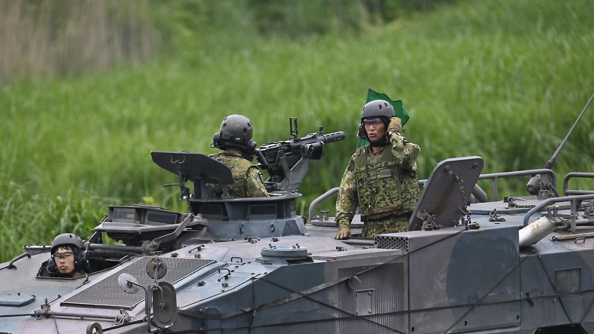 China impone controles a las exportaciones: Taiwán moviliza a 22.000 reservistas para un ejercicio militar