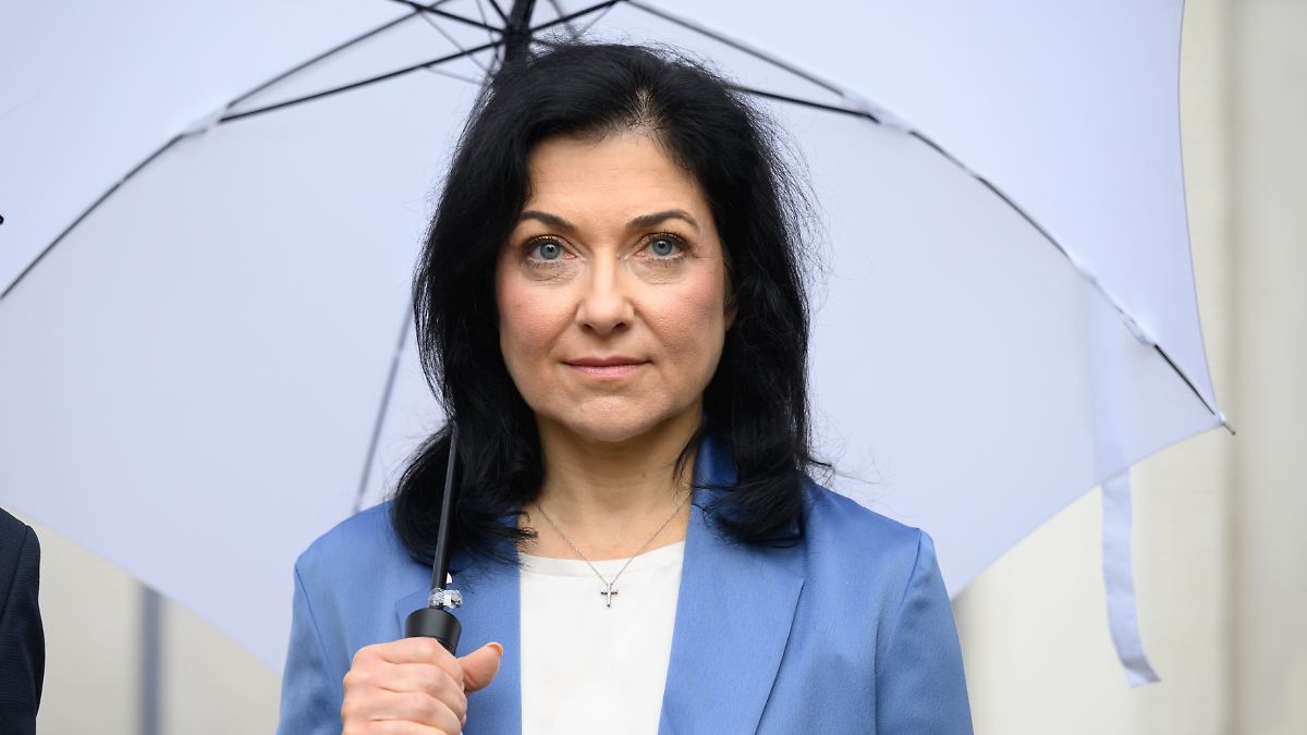 Ekonomi Bakanı'na Eleştiri: Katherina Reiche, Habeck'in halefiyle karşılaştı