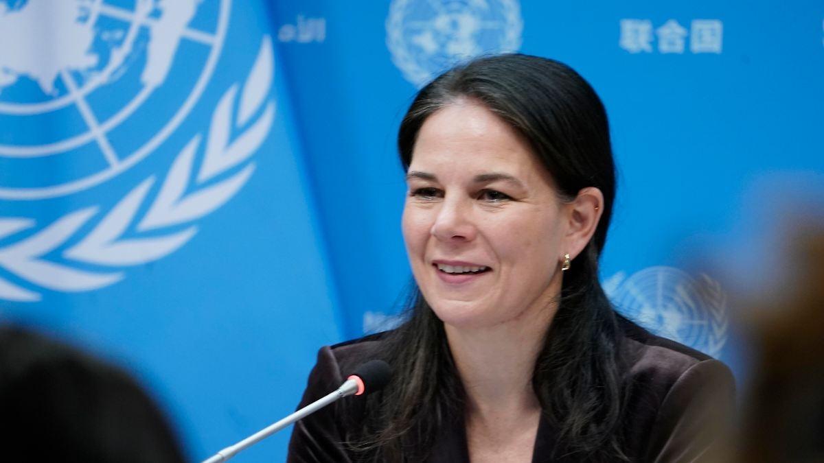 "New York'ta Sonbahar...": Baerbock, yeni Instagram videosunda "Gossip Girl" rolünü canlandırıyor