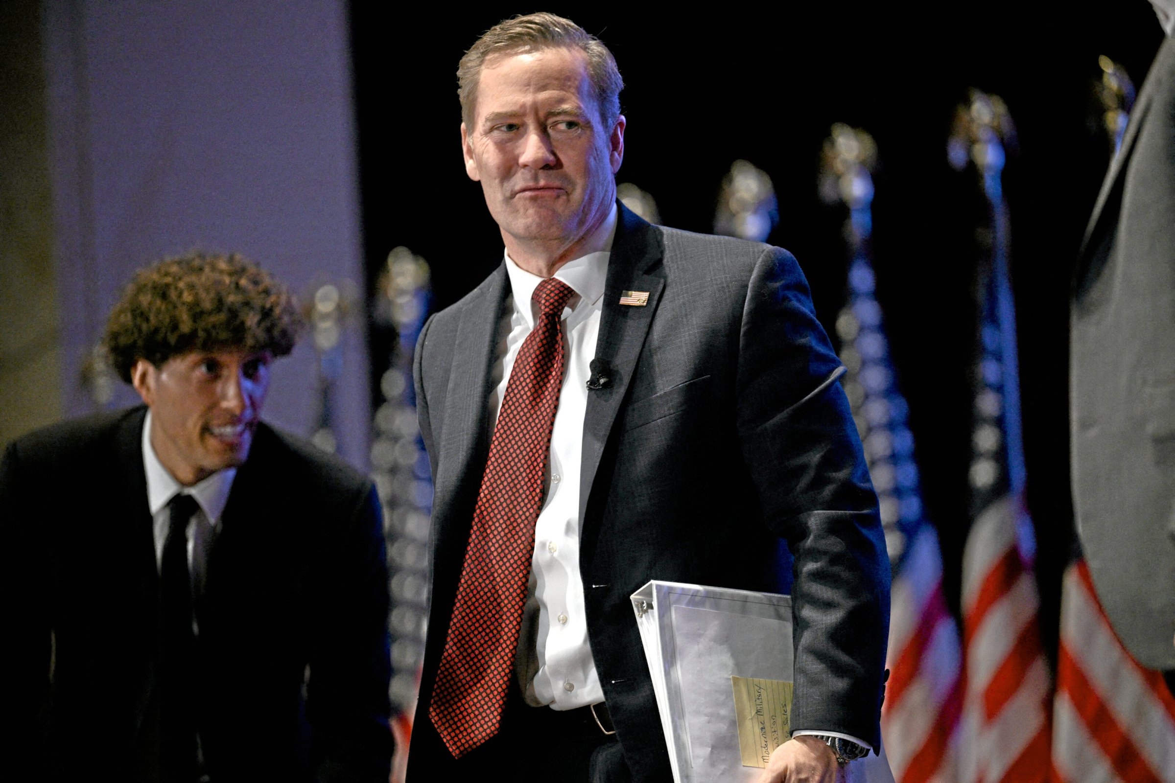 USA | Trump reshuffles power circles