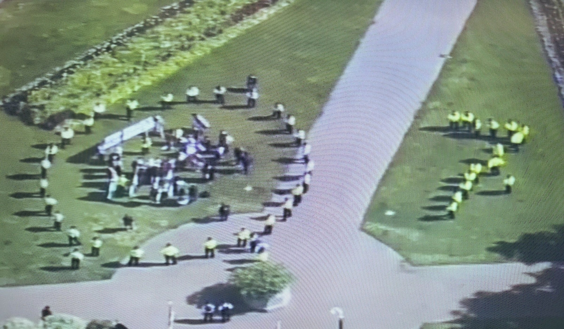 Grã-Bretanha | 30 policiais invadem festa do chá Quaker sobre Gaza e clima