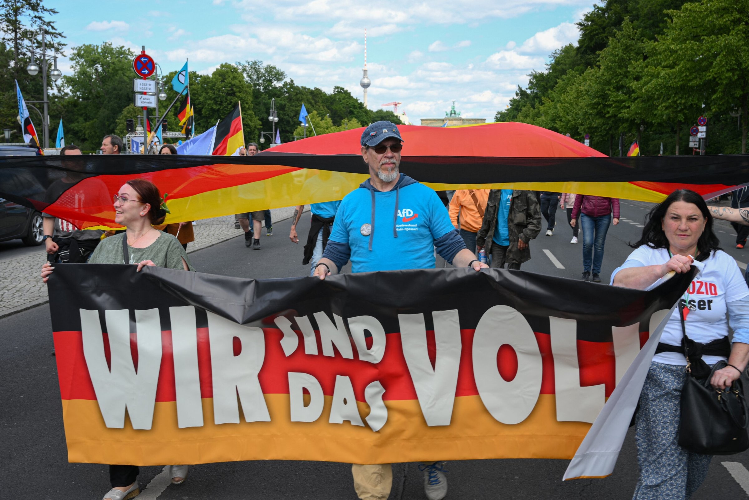Querfront demonstration in Berlin | Querfront for national peace