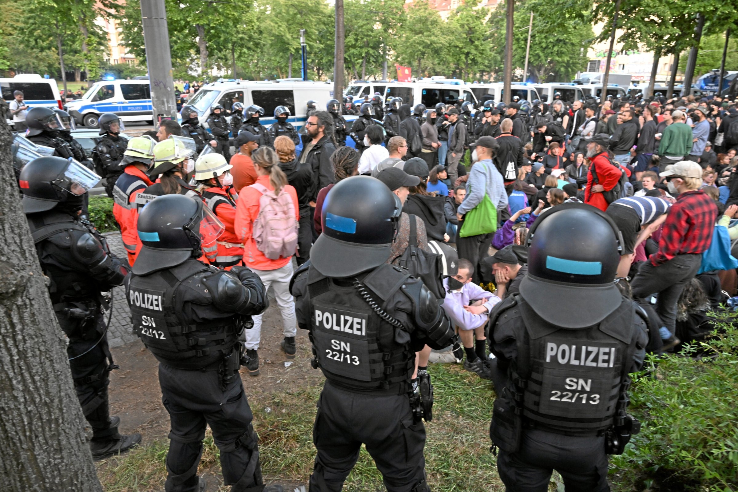 Politieketel | Dag X in Leipzig: Onschuldigen omsingeld