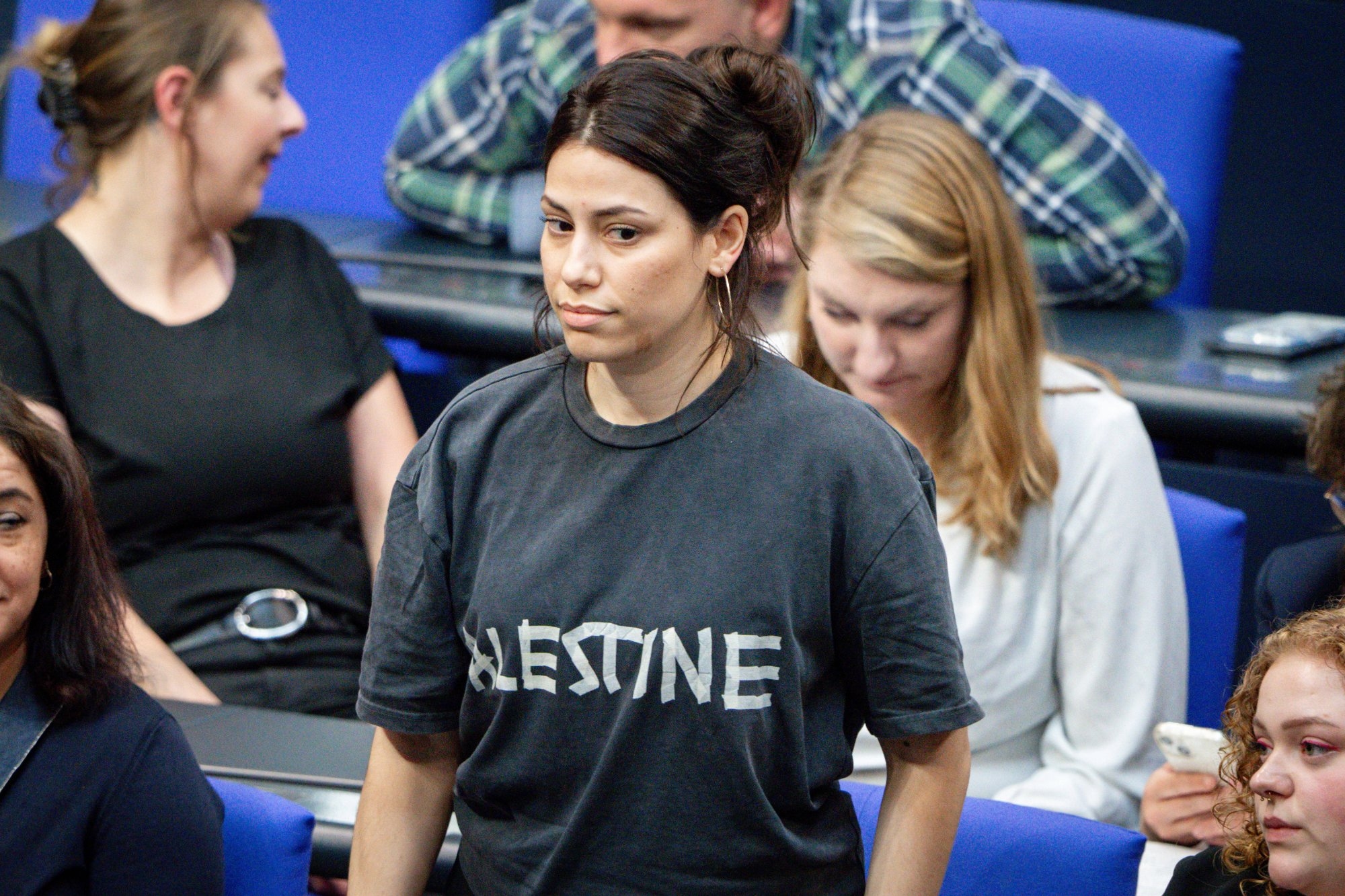"Palestine" T-shirt | Left Party MP Köktürk expelled from the Bundestag
