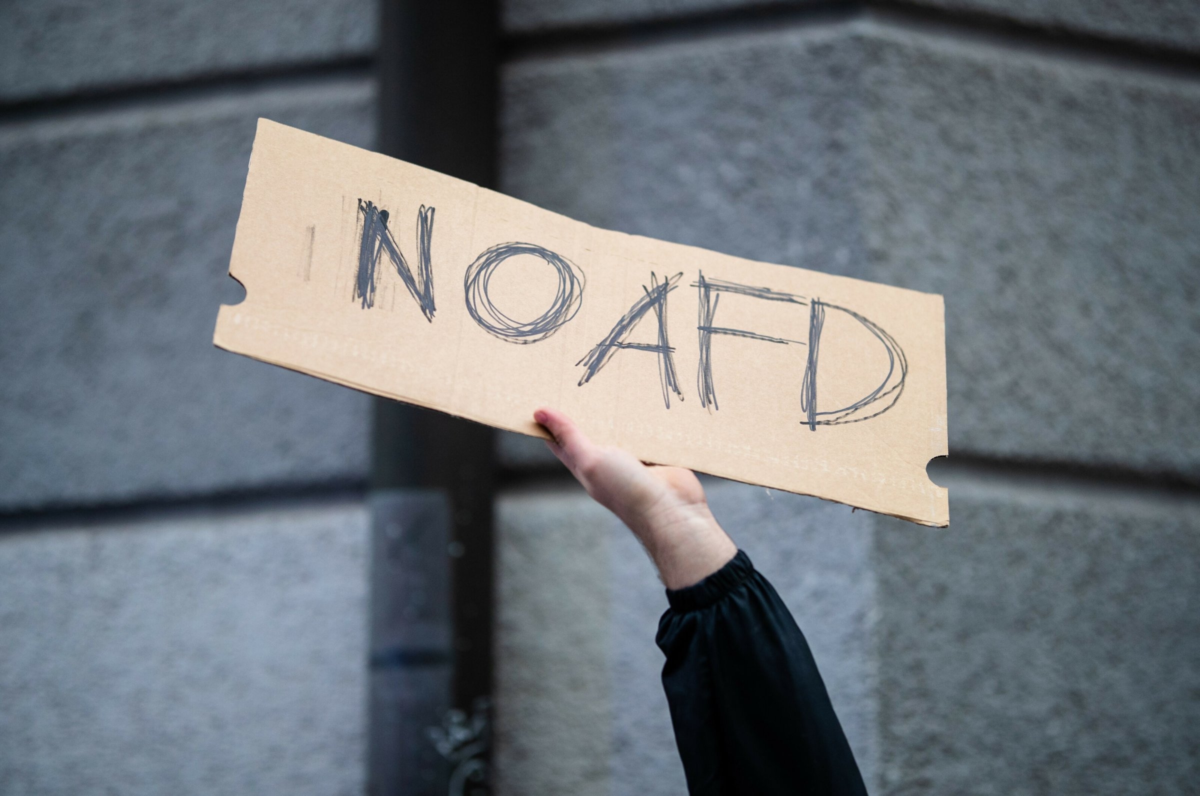 Antiracisme | Onderzoek: Een op de zes mensen protesteerde tegen racisme