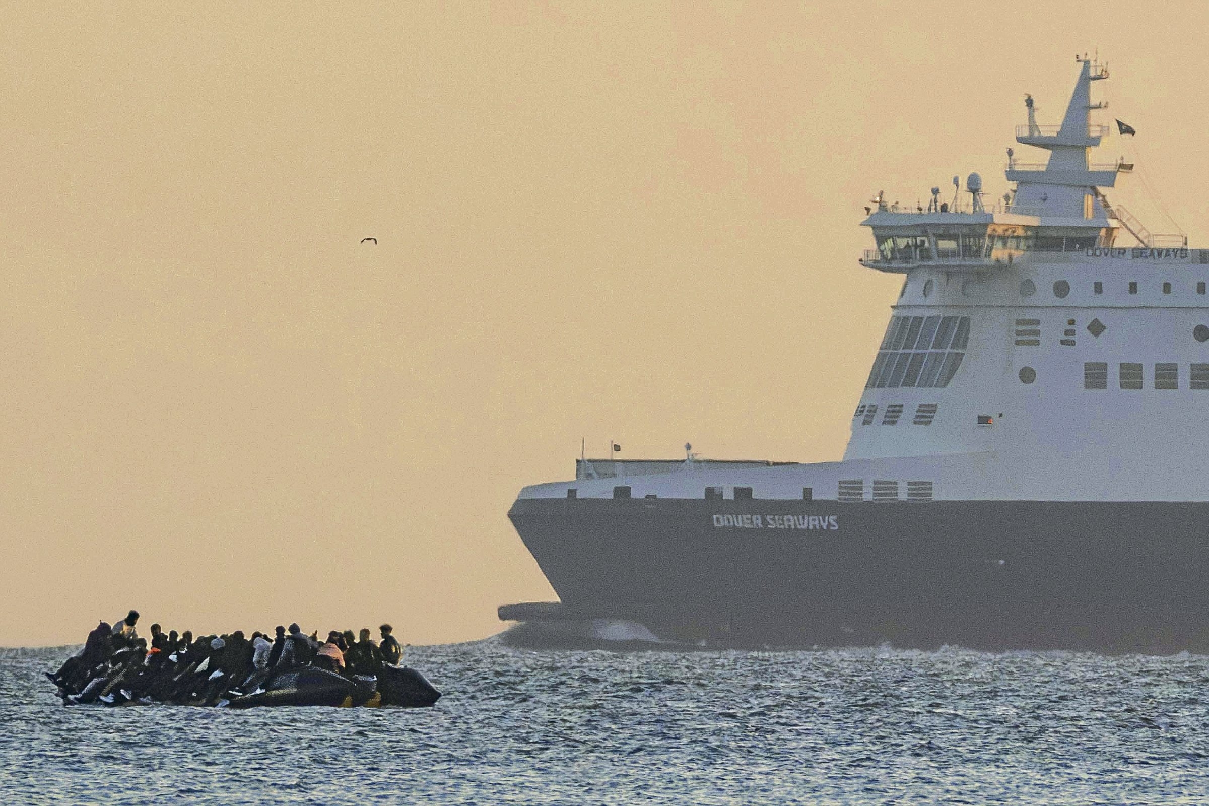 Acuerdo Migratorio | Defensa Migratoria: Escalada en el Canal de la Mancha