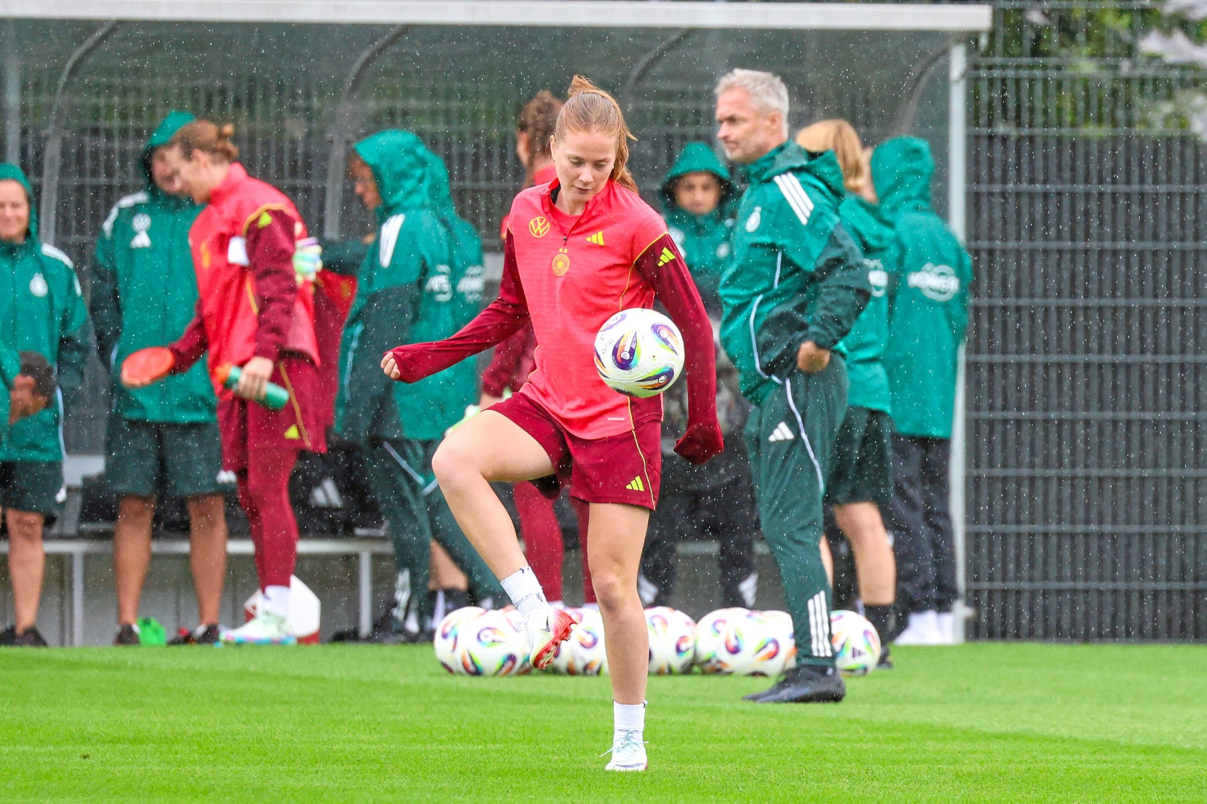 Campeonato Europeu Feminino de Futebol | DFB feminina avança para as quartas de final contra a França com incerteza