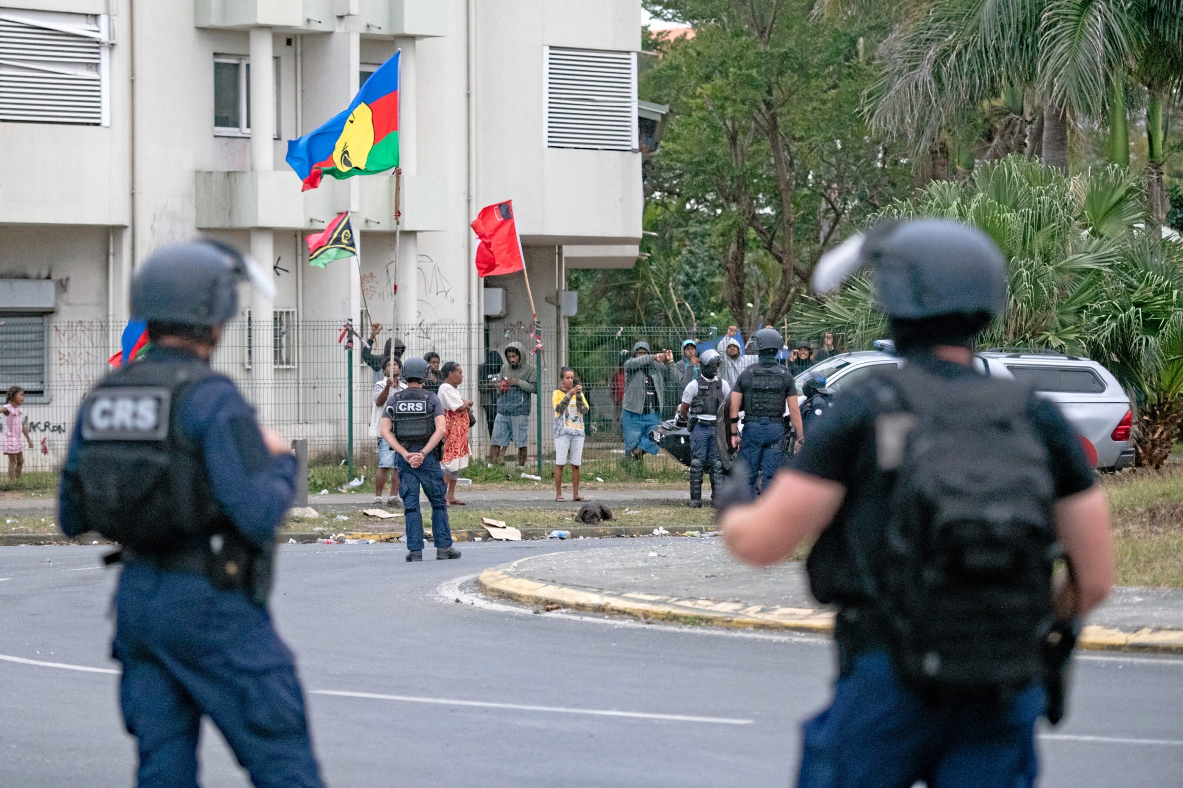Yeni Kaledonya | Devlet içinde devlet yeterli değil