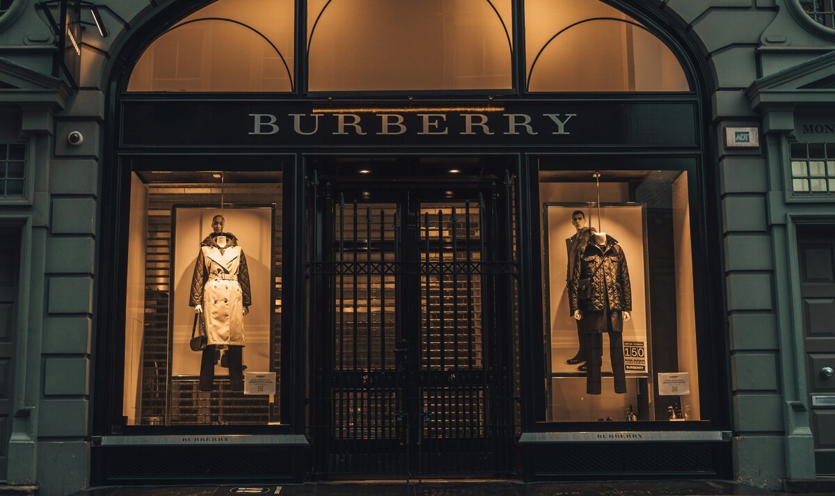 Effondrement de Burberry, comptes dans le rouge : 1 700 salariés menacés de licenciement